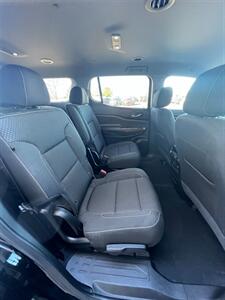 2023 GMC Acadia SLE - Photo 12 - Macomb, IL 61455