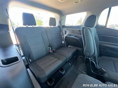 2023 GMC Acadia SLE - Photo 15 - Macomb, IL 61455