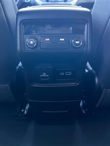 2023 GMC Acadia SLE - Photo 16 - Macomb, IL 61455