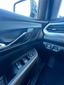 2023 GMC Acadia SLE - Photo 19 - Macomb, IL 61455