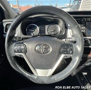2018 Toyota Highlander XLE   - Photo 14 - Macomb, IL 61455