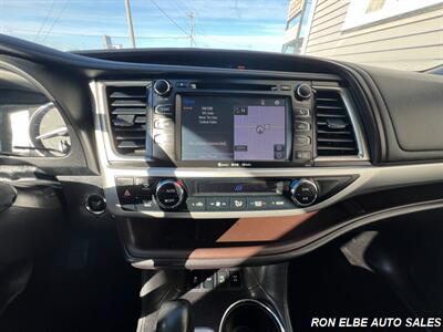 2018 Toyota Highlander XLE   - Photo 15 - Macomb, IL 61455