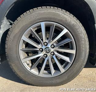 2018 Toyota Highlander XLE   - Photo 4 - Macomb, IL 61455