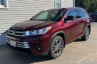 2018 Toyota Highlander XLE   - Photo 2 - Macomb, IL 61455