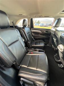 2018 Toyota Highlander XLE   - Photo 12 - Macomb, IL 61455