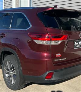 2018 Toyota Highlander XLE   - Photo 10 - Macomb, IL 61455