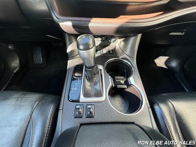 2018 Toyota Highlander XLE   - Photo 16 - Macomb, IL 61455