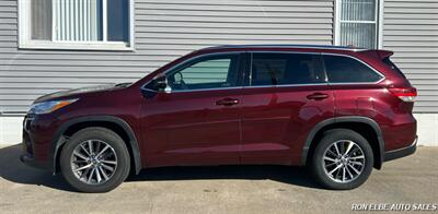 2018 Toyota Highlander XLE   - Photo 3 - Macomb, IL 61455