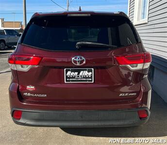 2018 Toyota Highlander XLE   - Photo 9 - Macomb, IL 61455