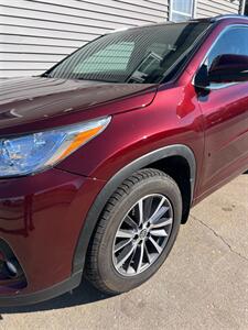 2018 Toyota Highlander XLE   - Photo 5 - Macomb, IL 61455