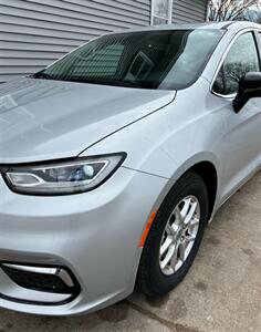 2024 Chrysler Pacifica Touring L   - Photo 4 - Macomb, IL 61455