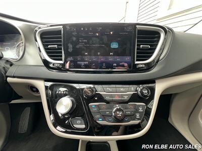 2024 Chrysler Pacifica Touring L   - Photo 17 - Macomb, IL 61455