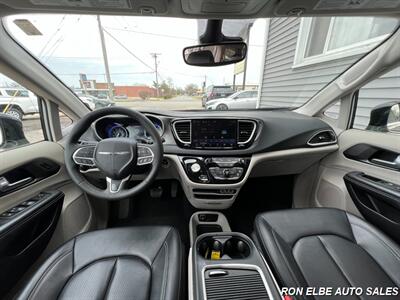 2024 Chrysler Pacifica Touring L   - Photo 15 - Macomb, IL 61455