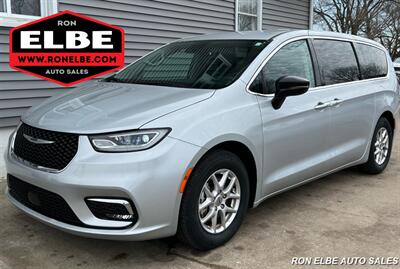 2024 Chrysler Pacifica Touring L   - Photo 1 - Macomb, IL 61455
