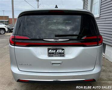 2024 Chrysler Pacifica Touring L   - Photo 8 - Macomb, IL 61455