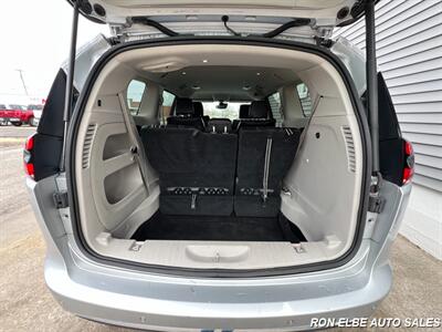 2024 Chrysler Pacifica Touring L   - Photo 13 - Macomb, IL 61455