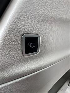 2024 Chrysler Pacifica Touring L   - Photo 14 - Macomb, IL 61455
