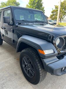2024 Jeep Wrangler Sport S - Photo 7 - Macomb, IL 61455