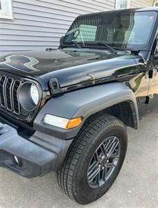 2024 Jeep Wrangler Sport S - Photo 5 - Macomb, IL 61455