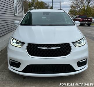 2022 Chrysler Pacifica Touring L   - Photo 6 - Macomb, IL 61455