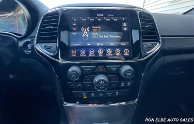 2019 Jeep Grand Cherokee Laredo   - Photo 17 - Macomb, IL 61455