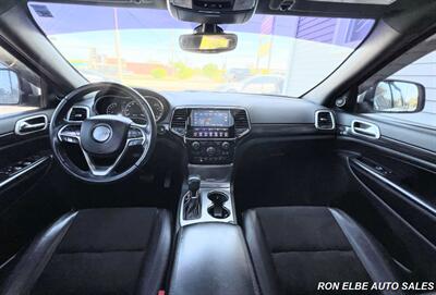 2019 Jeep Grand Cherokee Laredo   - Photo 15 - Macomb, IL 61455