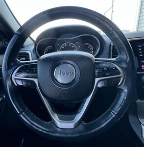 2019 Jeep Grand Cherokee Laredo   - Photo 16 - Macomb, IL 61455