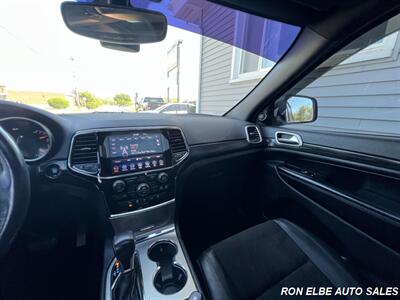 2019 Jeep Grand Cherokee Laredo   - Photo 18 - Macomb, IL 61455