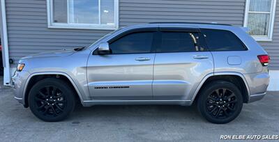 2019 Jeep Grand Cherokee Laredo   - Photo 3 - Macomb, IL 61455