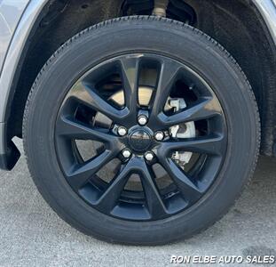 2019 Jeep Grand Cherokee Laredo   - Photo 4 - Macomb, IL 61455