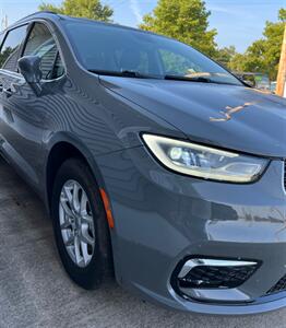 2022 Chrysler Pacifica Touring L   - Photo 7 - Macomb, IL 61455