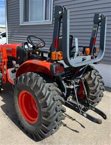 2011 Kubota B3200 w/ LA504 Loader - Photo 9 - Macomb, IL 61455