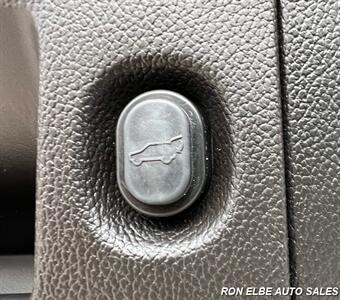 2015 Chevrolet Tahoe LTZ   - Photo 16 - Macomb, IL 61455