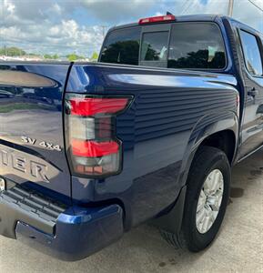 2022 Nissan Frontier SV   - Photo 8 - Macomb, IL 61455
