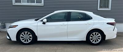 2024 Toyota Camry SE   - Photo 3 - Macomb, IL 61455