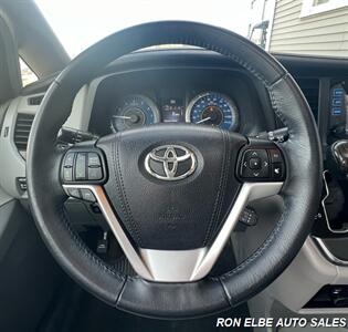 2017 Toyota Sienna XLE 7-Passenger   - Photo 21 - Macomb, IL 61455