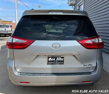 2017 Toyota Sienna XLE 7-Passenger   - Photo 9 - Macomb, IL 61455