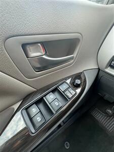 2017 Toyota Sienna XLE 7-Passenger   - Photo 22 - Macomb, IL 61455