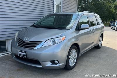 2017 Toyota Sienna XLE 7-Passenger   - Photo 2 - Macomb, IL 61455
