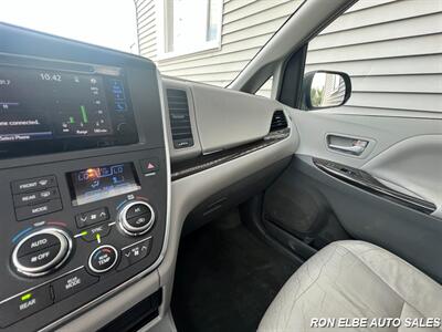 2017 Toyota Sienna XLE 7-Passenger   - Photo 25 - Macomb, IL 61455