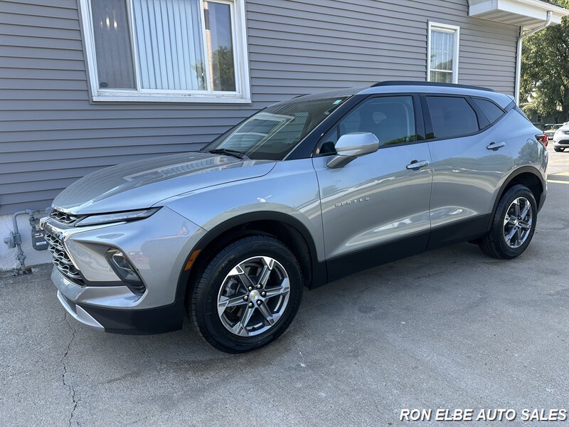 2023 Chevrolet Blazer LT   - Photo 1 - Macomb, IL 61455