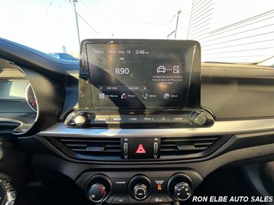 2024 Kia Forte LX   - Photo 16 - Macomb, IL 61455