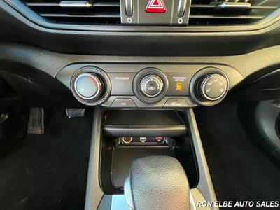 2024 Kia Forte LX   - Photo 17 - Macomb, IL 61455