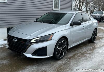 2023 Nissan Altima 2.5 SR   - Photo 2 - Macomb, IL 61455