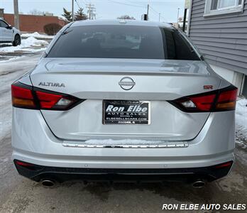 2023 Nissan Altima 2.5 SR   - Photo 9 - Macomb, IL 61455