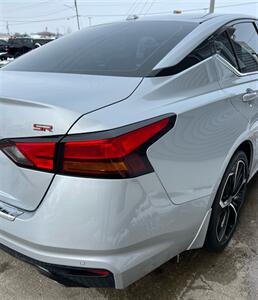 2023 Nissan Altima 2.5 SR   - Photo 8 - Macomb, IL 61455