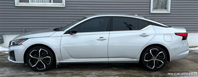 2023 Nissan Altima 2.5 SR   - Photo 3 - Macomb, IL 61455
