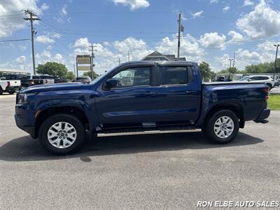 2022 Nissan Frontier SV - Photo 2 - Macomb, IL 61455