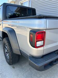 2020 Jeep Gladiator Sport S - Photo 10 - Macomb, IL 61455
