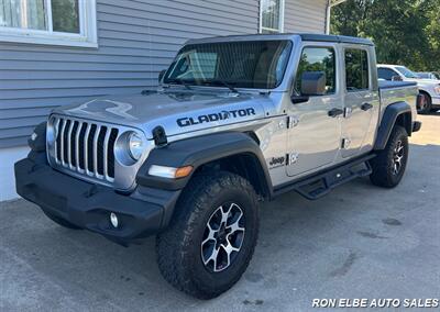 2020 Jeep Gladiator Sport S - Photo 2 - Macomb, IL 61455